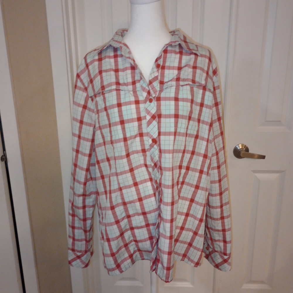 Columbia insect blocker button down shirt/ L